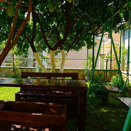 Apartment Apartman Cro Garden